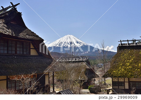 いやしの里根場と富士山 29969009