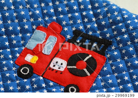 入園入学準備　男の子用バッグの手作り消防車アップリケ 29969199