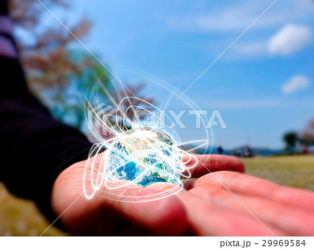 手のひらに地球 29969584