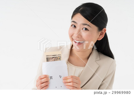 賞与袋を持つ笑顔のOL 賞与袋を持つ笑顔のOL 29969980