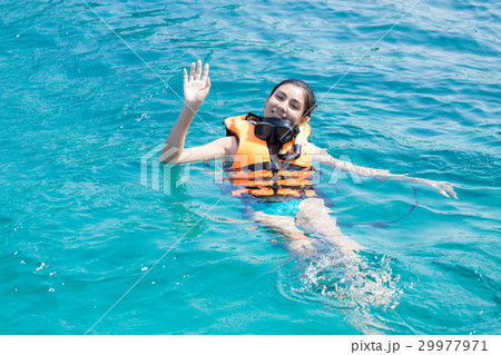 Beautiful woman snorkeling Beautiful woman snorkeling 29977971