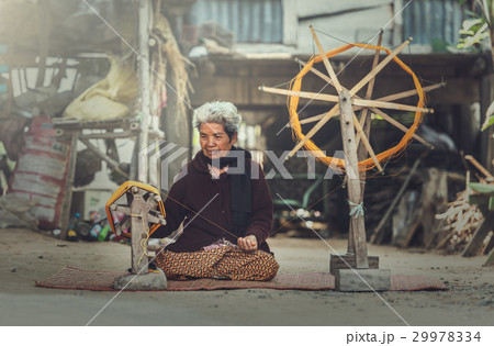 Procedure of making Thai Silk weaving 29978334