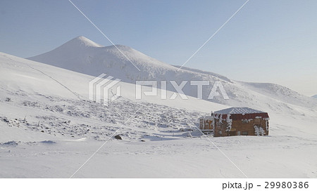 大雪山・十勝連峰　上ホロカメットク避難小屋と十勝岳 29980386