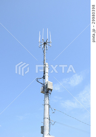 携帯電話用電柱タイプ 多回線型8本アンテナ基地局の写真素材