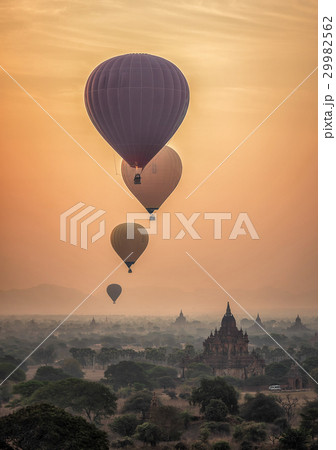 Hot air balloon over plain of Bagan 29982562