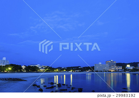 和歌山県・南紀白浜・白良浜の夜景 29983192