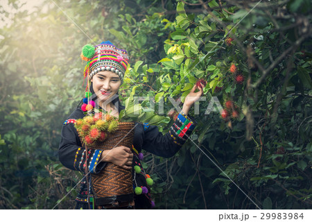 Karens girl with traditional clothes 29983984