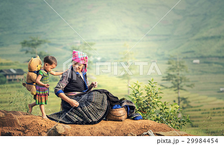Family tribal mother and daughter in rice terraces 29984454