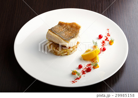 cooked fish fillet of pike-perch 29985158