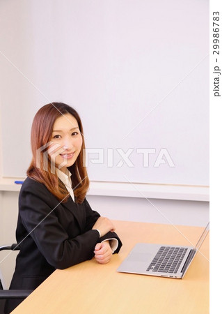 働く女性 働く女性 29986783