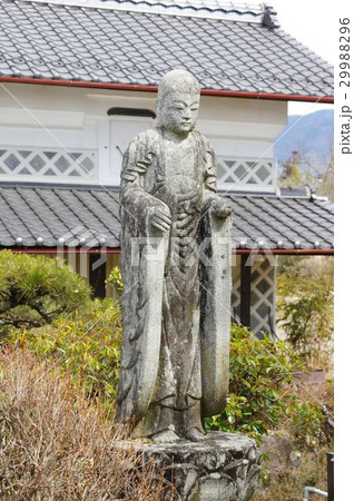 信州の文化財　守屋貞治の祖父　守屋貞七の延命地蔵尊像　右俯瞰（長野県中川村浄蓮寺） 29988296
