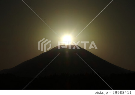 伯耆町小林大橋から見たダイアモンド大山 伯耆町小林大橋から見たダイアモンド大山 29988411