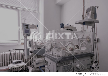 Newborn baby 29992296