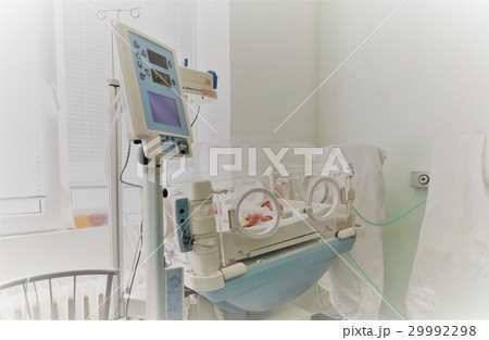 Newborn baby 29992298