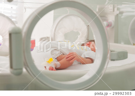 Newborn baby 29992303