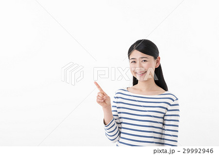 女性 指差し 女性 指差し 29992946