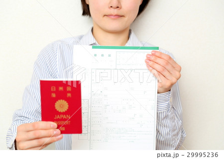 離婚イメージ　白バック 29995236