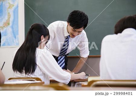 授業 勉強 学校 教室 生徒 先生 教師 クラスメイト 同級生 教育 学習 高校生 授業 勉強 学校 教室 生徒 先生 教師 クラスメイト 同級生 教育 学習 高校生 29998401