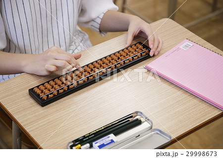そろばん 珠算 授業 勉強 学校 教室 生徒 教育 学習 高校生 そろばん 珠算 授業 勉強 学校 教室 生徒 教育 学習 高校生 29998673
