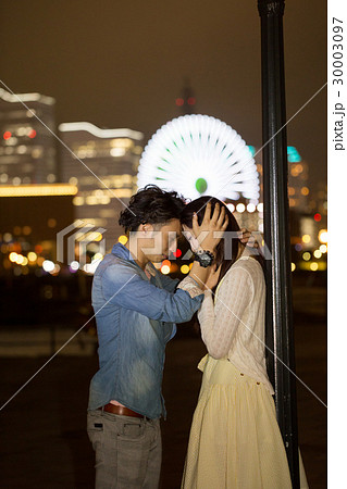 デートをするカップル 30003097