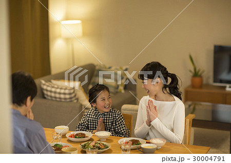 家族 夕食 家族 夕食 30004791