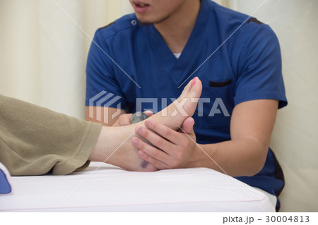 足に低周波治療 足に低周波治療 30004813