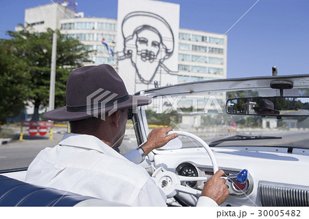 キューバ　ハバナの街並み　革命広場 30005482