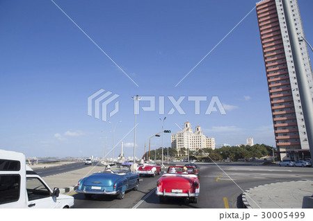 キューバ　ハバナの街並み 30005499