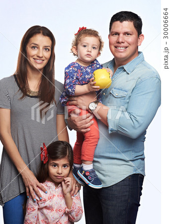 Portrait of young family with kids Portrait of young family with kids 30006664