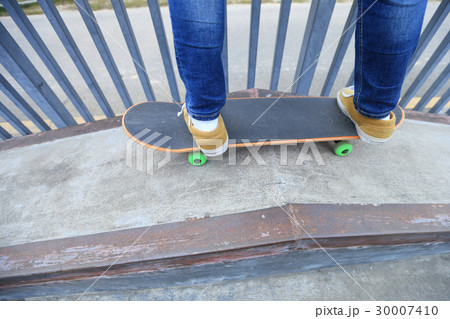 skateboarder legs riding skateboard at skatepark skateboarder legs riding skateboard at skatepark 30007410