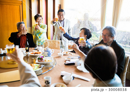 シニア同窓会　乾杯 30008038