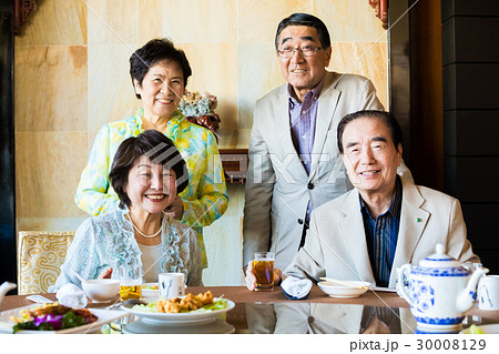 シニア同窓会 ポートレート 男女 シニア同窓会 ポートレート 男女 30008129