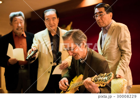 シニア同窓会 カラオケ 演奏 ギター シニア同窓会 カラオケ 演奏 ギター 30008229