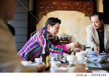 シニア同窓会 中華料理 食事 女性 シニア同窓会 中華料理 食事 女性 30008288