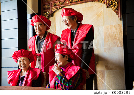 シニア同窓会 還暦 ポートレート 男女 シニア同窓会 還暦 ポートレート 男女 30008295