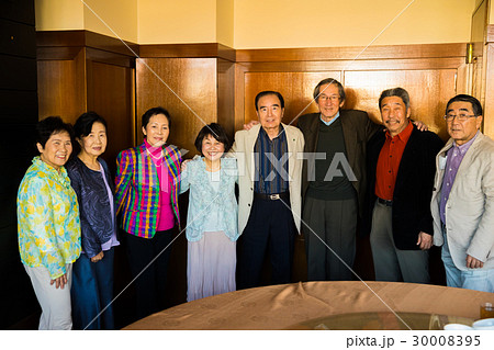 シニア同窓会 ポートレート 男女 シニア同窓会 ポートレート 男女 30008395