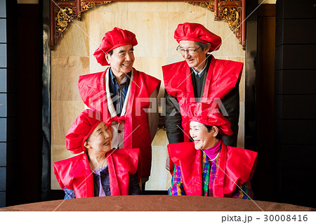 シニア同窓会 還暦 ポートレート 男女 シニア同窓会 還暦 ポートレート 男女 30008416