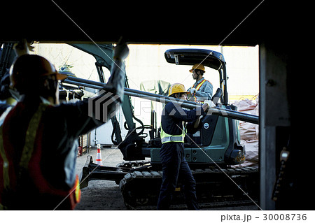 建設現場　作業員　働く男性 30008736