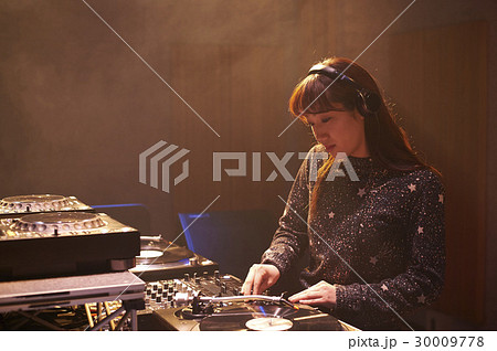 女性DJ 30009778