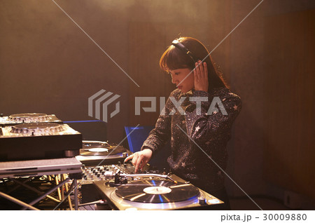 女性DJ 30009880
