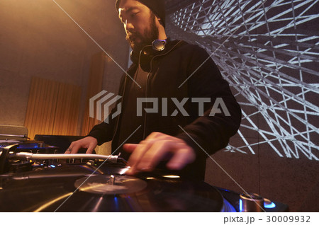 男性DJ 30009932