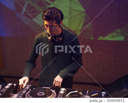 男性DJ 30009952