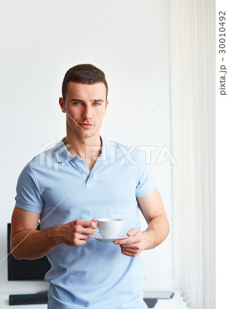 Handsome man drinking coffee 30010492
