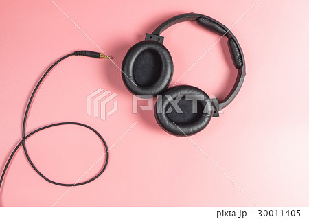 Black unplugged Studio headphone pink background Black unplugged Studio headphone pink background 30011405