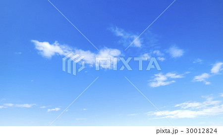 青空 空 雲 春の空 背景 背景素材 4月 コピースペース 青空 空 雲 春の空 背景 背景素材 4月 コピースペース 30012824