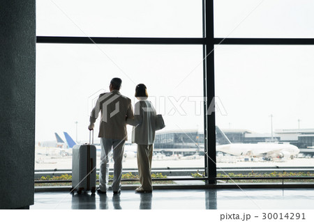 シニアの夫婦(空港) シニアの夫婦(空港) 30014291
