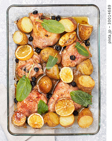 Baked chicken leg quarter with potatoes and lemon 30014689