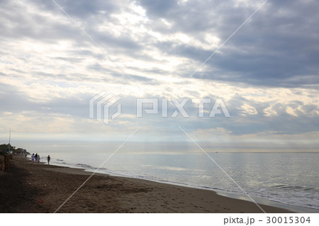 夏の終わり寂しげなスペインの海 30015304