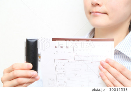 離婚イメージ　白バック 30015553