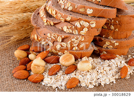 whole wheat bread 30018629